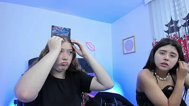 valeria and zoe online show from March 24, 1:22 pm