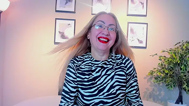 Snapshot of Victoria_Firee chatting on May 16, 7:46 pm Victoria Firee online show from May 16, 7:46 pm