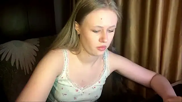 Snapshot of lisa_high chatting on March 2, 11:28 am lisa high online show from March 2, 11:28 am