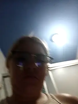 single kitten online show from March 30, 12:28 pm