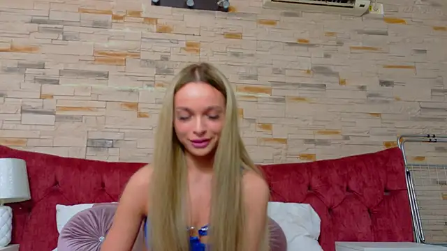 LannaSkyy online show from March 6, 8:48 pm