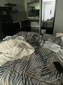 Loopsies online show from April 19, 3:46 pm