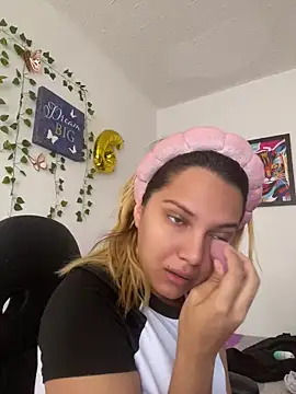 aurora bela online show from April 14, 1:49 pm