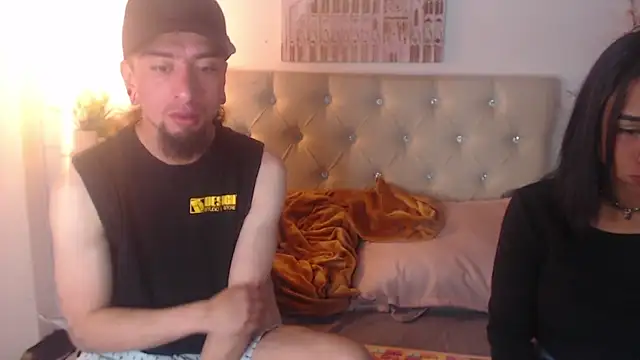Snapshot of Rommen_N_Zoe chatting on April 29, 1:43 am Rommen N Zoe online show from April 29, 1:43 am