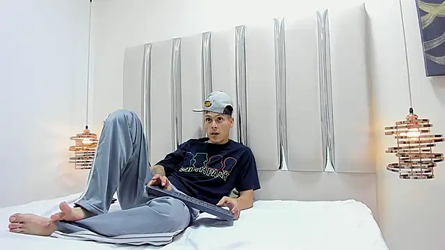 Ethan Wolfe online show from February 28, 5:29 am