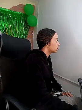 ritzabeth daniel online show from April 5, 9:10 pm