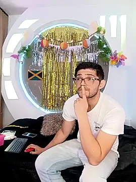 ritzabeth daniel online show from April 4, 2:29 am