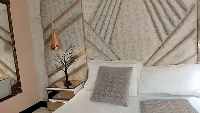 EmeelyMuller online show from April 12, 3:43 am