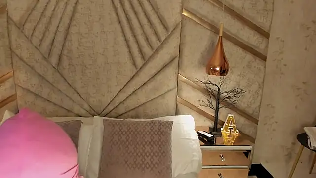 EmeelyMuller online show from April 11, 6:10 am