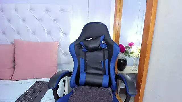 violetaluxx online show from March 26, 4:38 pm