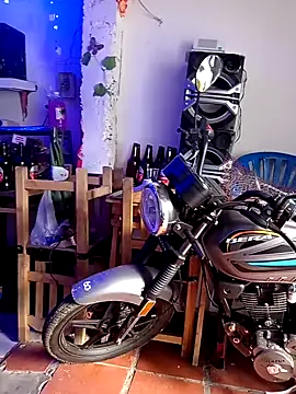 Snapshot of Lamonita05 chatting on March 3, 9:44 pm Lamonita05 online show from March 3, 9:44 pm