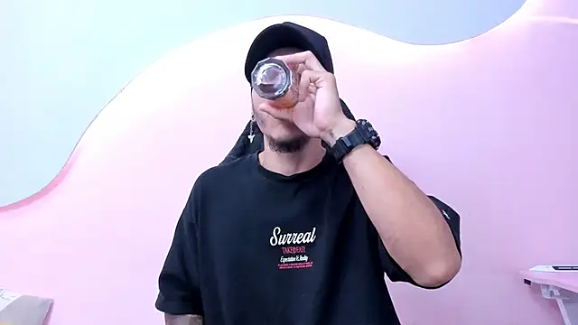 DanteLuxx online show from April 14, 4:28 am