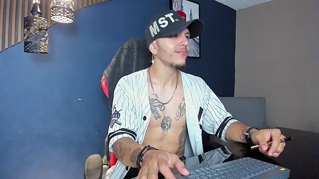 DanteLuxx online show from March 10, 2:59 am