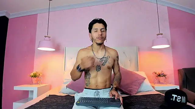 DanteLuxx online show from March 26, 3:49 am