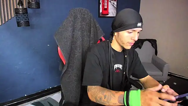 DanteLuxx online show from April 6, 3:24 am