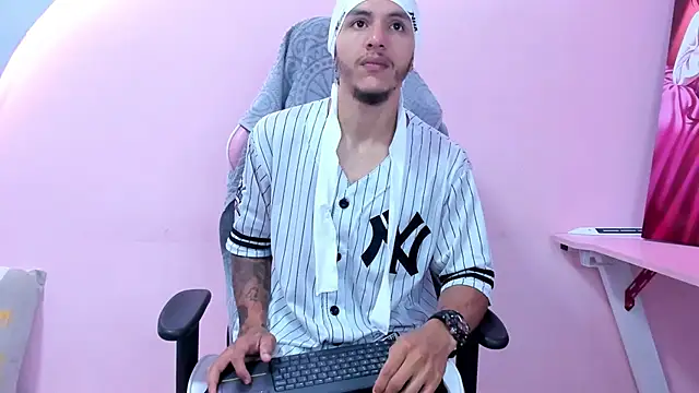 DanteLuxx online show from April 11, 6:10 am