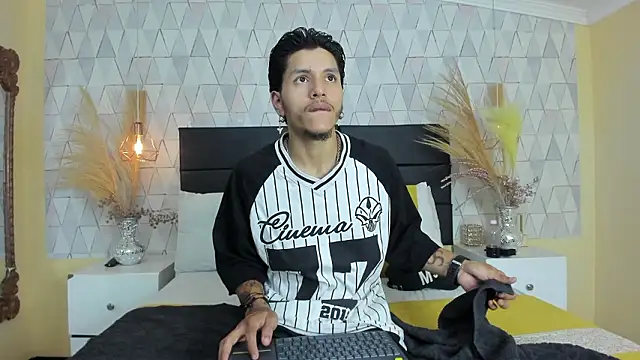 DanteLuxx online show from March 15, 3:57 am