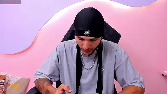 DanteLuxx online show from April 15, 4:07 am