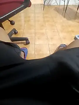 Snapshot of luis230436 chatting on February 27, 3:29 am luis230436 online show from February 27, 3:29 am