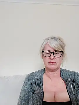 FlirtyFleur-x online show from April 5, 2:46 pm