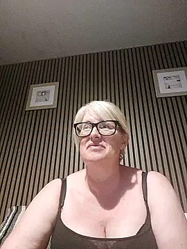FlirtyFleur-x online show from May 24, 8:42 pm
