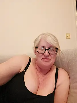 FlirtyFleur-x online show from April 22, 10:05 pm
