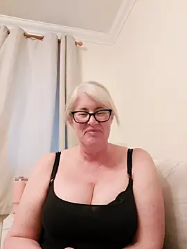 FlirtyFleur-x online show from April 27, 7:12 pm