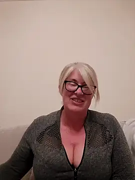 FlirtyFleur-x online show from April 2, 9:10 pm