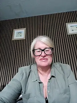 FlirtyFleur-x online show from May 20, 11:40 am