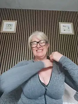 FlirtyFleur-x online show from May 21, 8:23 am