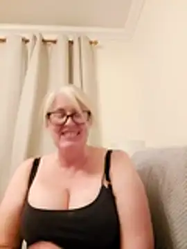 FlirtyFleur-x online show from April 15, 8:09 pm