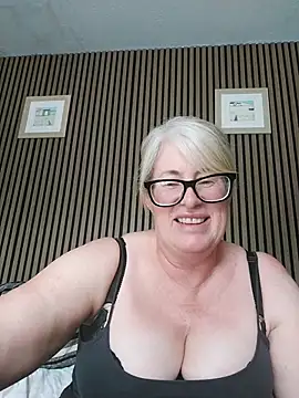 FlirtyFleur-x online show from May 29, 3:07 pm