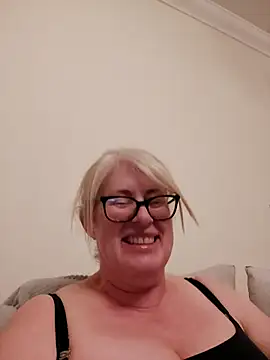 FlirtyFleur-x online show from April 18, 7:58 pm