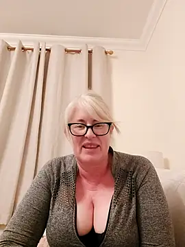 FlirtyFleur-x online show from April 12, 9:29 pm