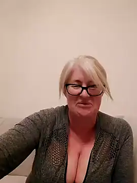 FlirtyFleur-x online show from April 16, 7:47 pm