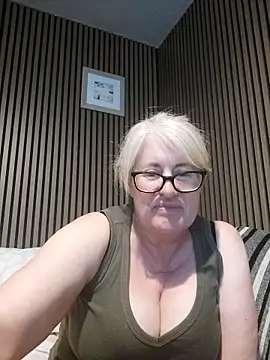 FlirtyFleur-x online show from May 8, 10:19 am