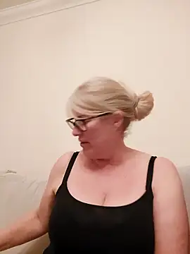 FlirtyFleur-x online show from April 14, 7:08 pm