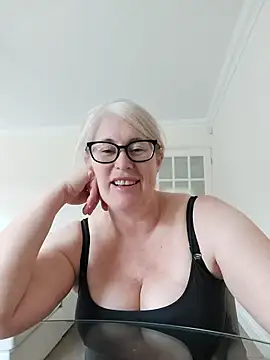FlirtyFleur-x online show from April 15, 8:09 am