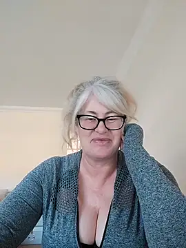 FlirtyFleur-x online show from April 2, 7:04 am