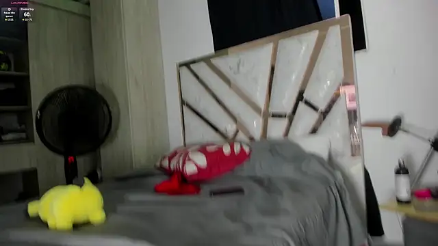 yerliss petitee online show from April 15, 2:39 am