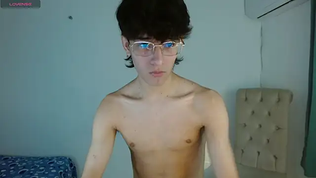 Snapshot of noah_millerx chatting on May 6, 3:54 am noah millerx online show from May 6, 3:54 am