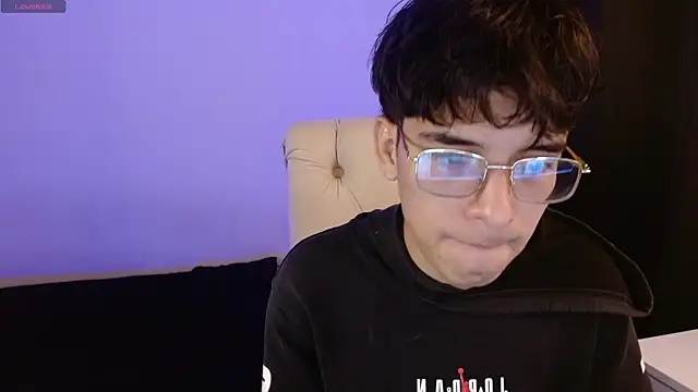 Snapshot of noah_millerx chatting on July 23, 9:22 pm noah millerx online show from July 23, 9:22 pm