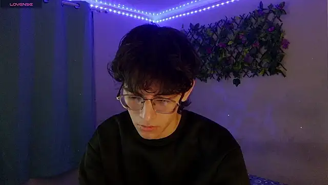 noah millerx online show from March 25, 3:50 am