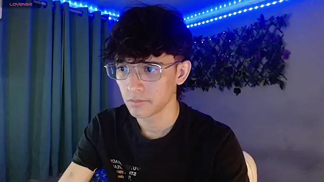 noah millerx online show from April 18, 4:04 am