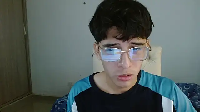 Snapshot of noah_millerx chatting on June 30, 8:20 pm noah millerx online show from June 30, 8:20 pm