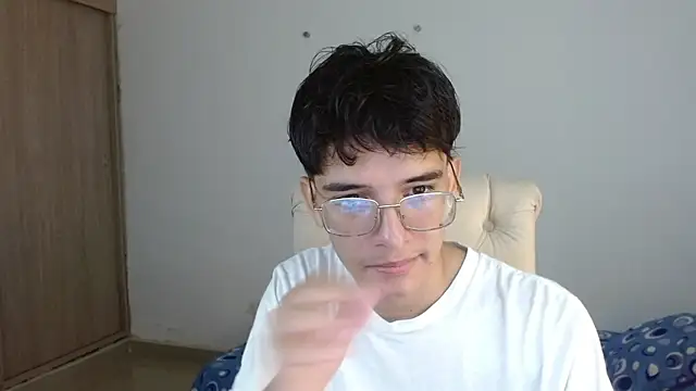 Snapshot of noah_millerx chatting on June 25, 7:52 pm noah millerx online show from June 25, 7:52 pm