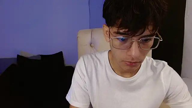 Snapshot of noah_millerx chatting on July 12, 8:20 pm noah millerx online show from July 12, 8:20 pm