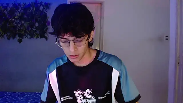 noah millerx online show from March 13, 4:39 am