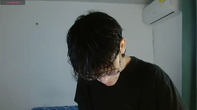 Snapshot of noah_millerx chatting on May 4, 4:49 am noah millerx online show from May 4, 4:49 am