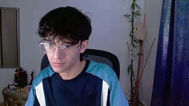 Snapshot of noah_millerx chatting on May 9, 4:27 am noah millerx online show from May 9, 4:27 am